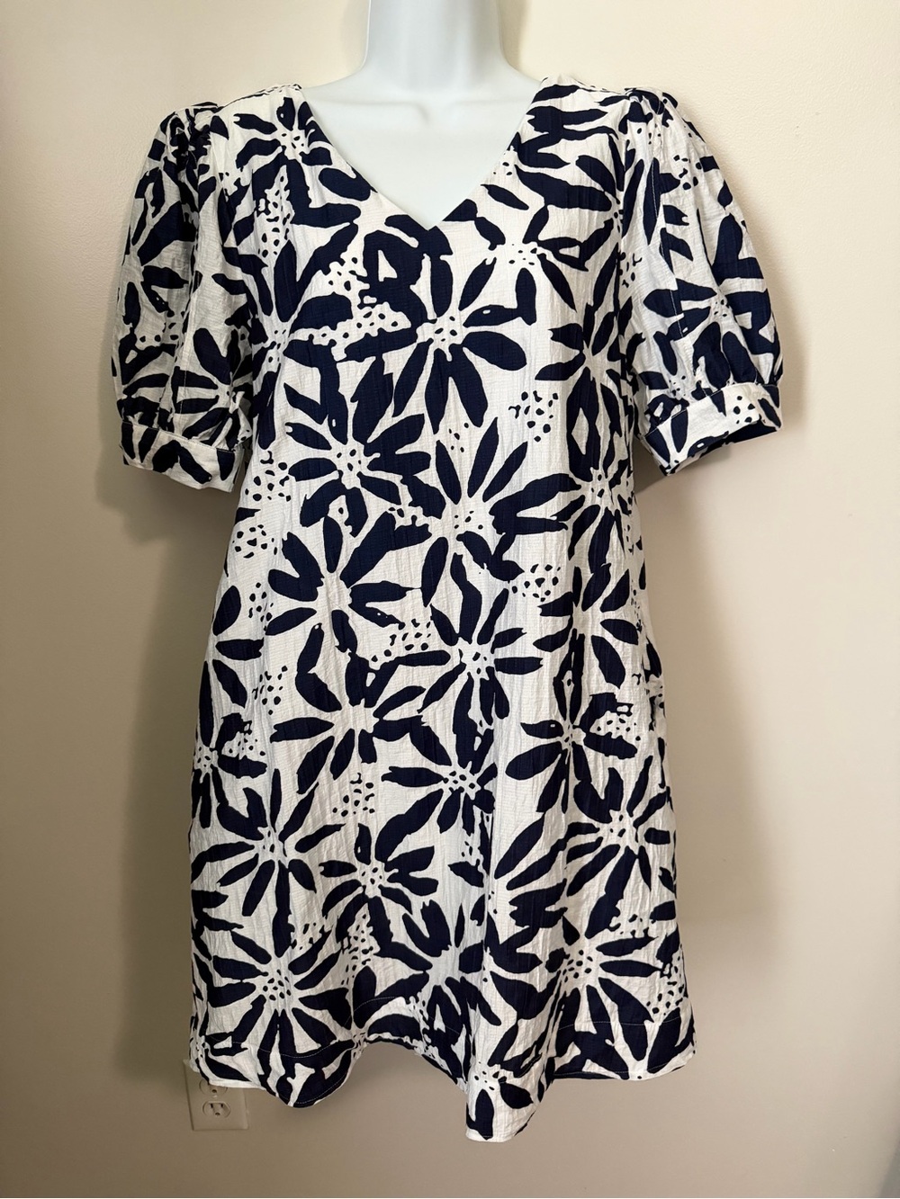 JODIFL Navy & White Floral V-Neck Puff Sleeve Dress
